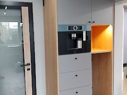 Распашной шкаф в офис